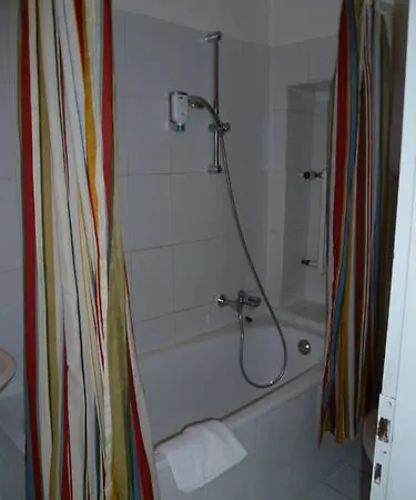 Domo Mondial Hotel 2*