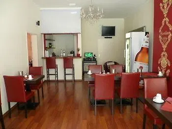 多摩莫蒂尔酒店 2*