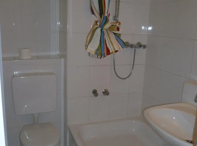 多摩莫蒂尔酒店 2*