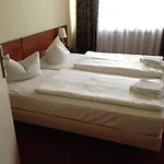 Domo Mondial Hotel
