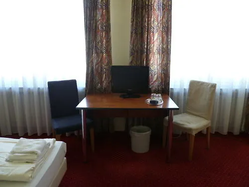 Domo Mondial Hotel 2*